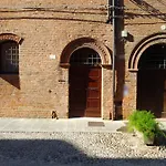 아파트 Center - Luxury In Medieval Area With Wi-fi